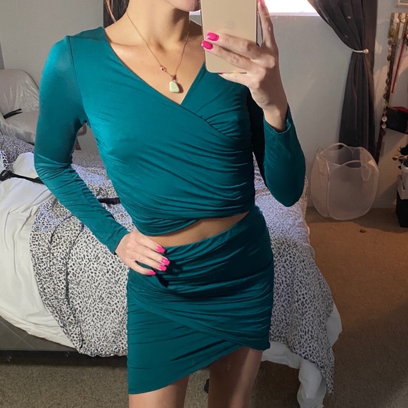 Two Piece Set - Picture 2 of 6